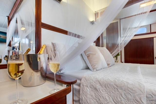 Hotel Charming Boat In Barcelona - Perfect Getaway San Adrián de Besós Zewnętrze zdjęcie