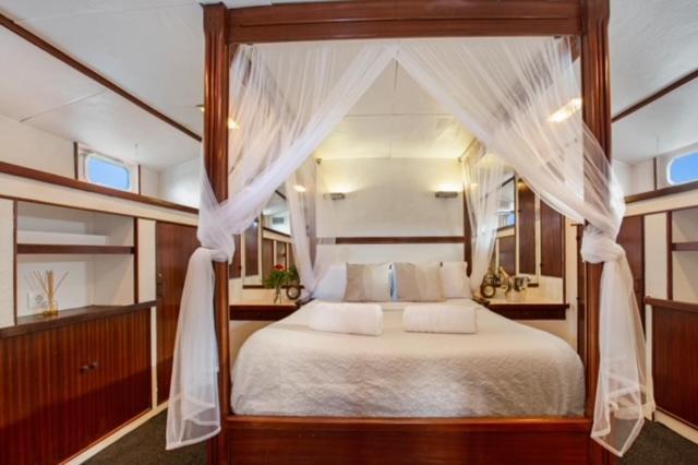 Hotel Charming Boat In Barcelona - Perfect Getaway San Adrián de Besós Zewnętrze zdjęcie