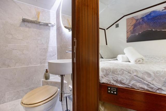 Hotel Charming Boat In Barcelona - Perfect Getaway San Adrián de Besós Zewnętrze zdjęcie