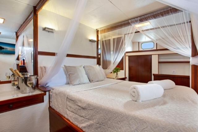 Hotel Charming Boat In Barcelona - Perfect Getaway San Adrián de Besós Zewnętrze zdjęcie